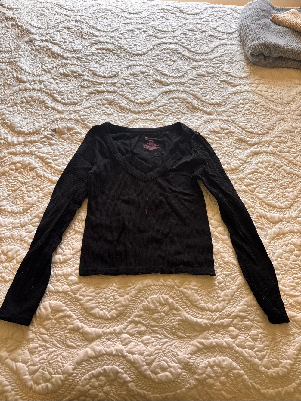 No Boundaries Black Ribbed V-Neck Long Sleeve Tee